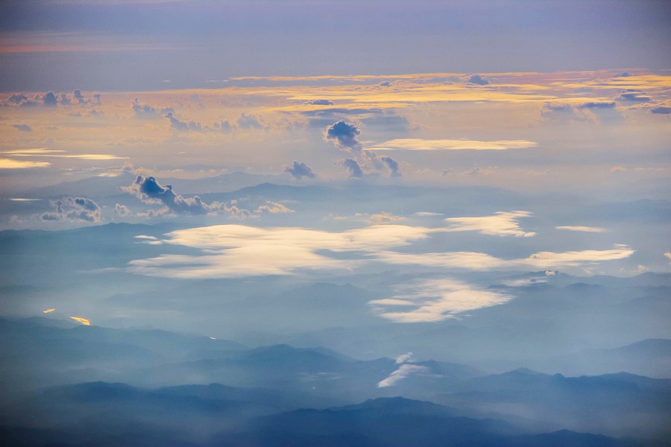 clouds-on-the-world-2004465_960_720.jpg