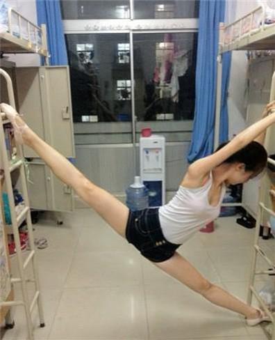 美女勤練體操.jpg