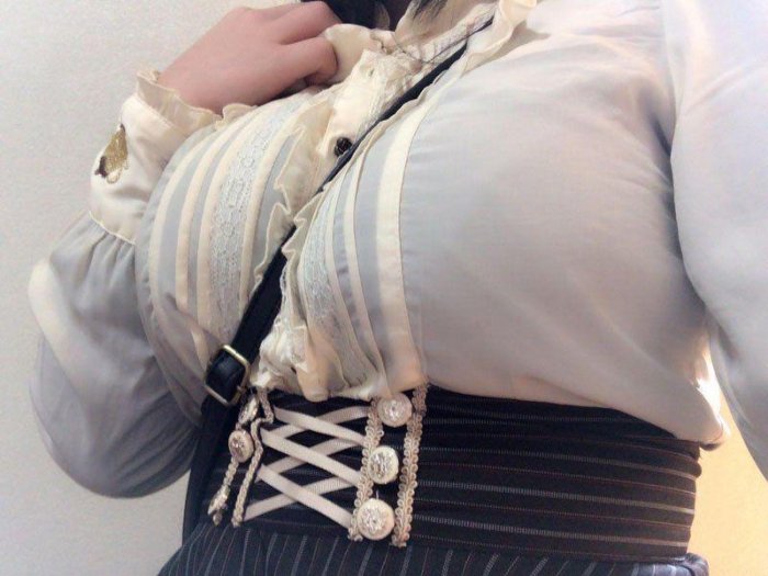斜背包擠巨乳15.jpg