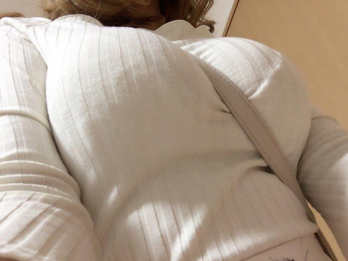 斜背包擠巨乳14.jpg