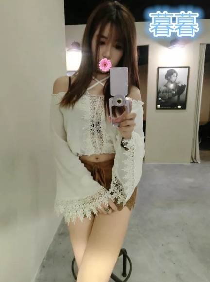 暮暮  文靜的花店小妹 打扮清秀氣質 床上配合度很高 很有女友FU 胸挺臀翹 幹起來很舒.jpg