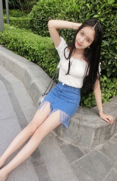 丫丫--162-46-C -20歲  MM身材均勻 很溫柔 有點嬌羞 第一次下海 身上有個香香的體香 .jpg