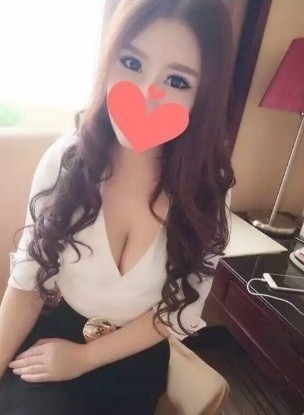 白雪--168-46-D-27歲  靚麗嫵媚的化妝品專櫃 皮膚白皙 氣質好 很會打扮 健談熱情類型 .jpg