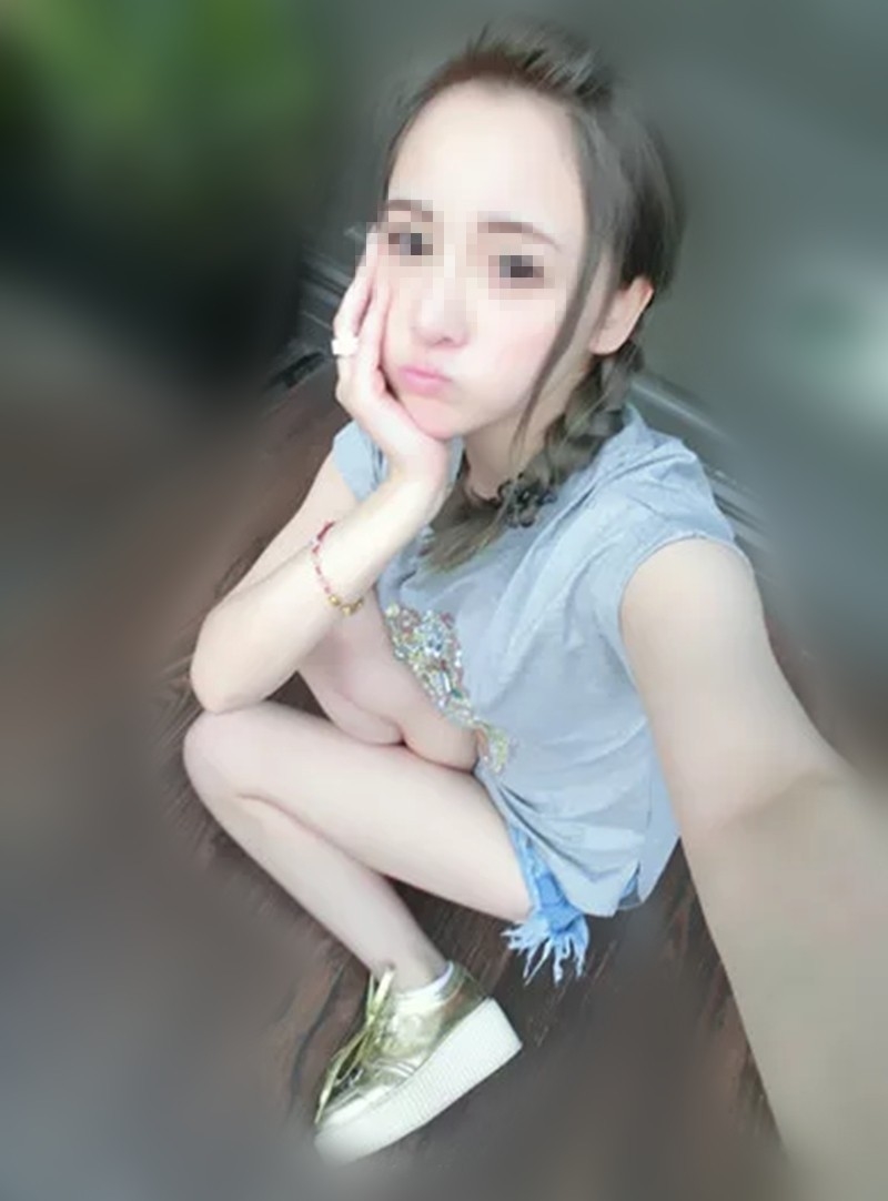 雪碧 156.44.C.21歲  麵包店收銀正妹 甜美酒窩 嬌小可愛小隻馬 喜歡被抱起來火車便當.jpg