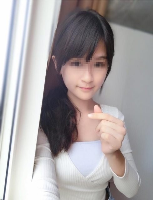 天使 160  C 21 甜美卡哇伊嬌小稚嫩大一新生 粉嫩小穴緊緊的唷.軟Q軟Q的胸部 蜜穴緊水.jpg