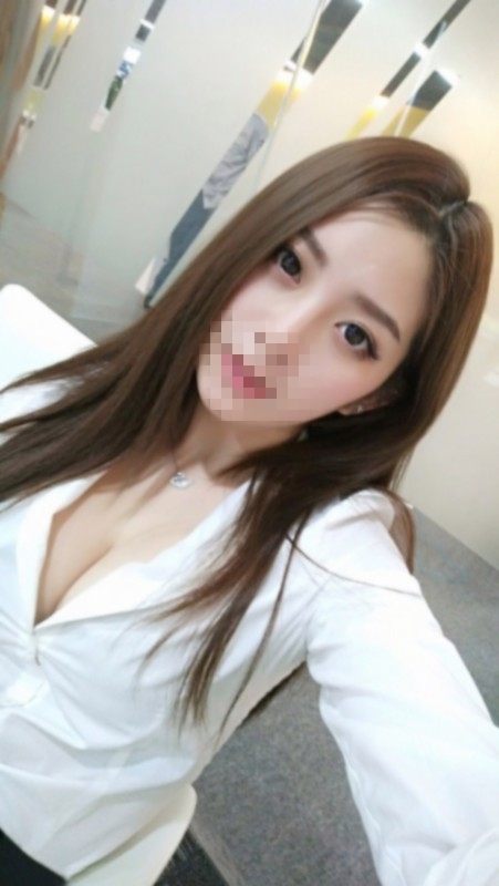 小美 166cm 47kg D  25歲 氣質OL 堅挺大奶 顏值高 碰到身體一定硬 妹很會撩漢 喜歡前.jpg