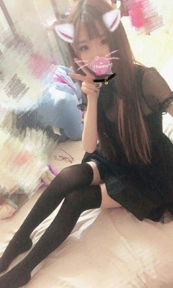 比比 159 B 19歲  瘦小身材 很適合火車便當唷 穴穴很緊實 插的很有感覺的喔 呻吟聲讓.jpg