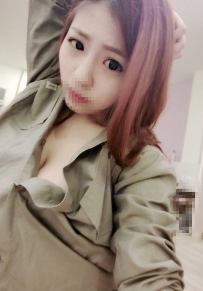 焦糖 159 D 25 46  脫掉有料 粉嫩乳頭 奶頭只有之前跟男友做吸過一次 現在跟男友分手.jpg