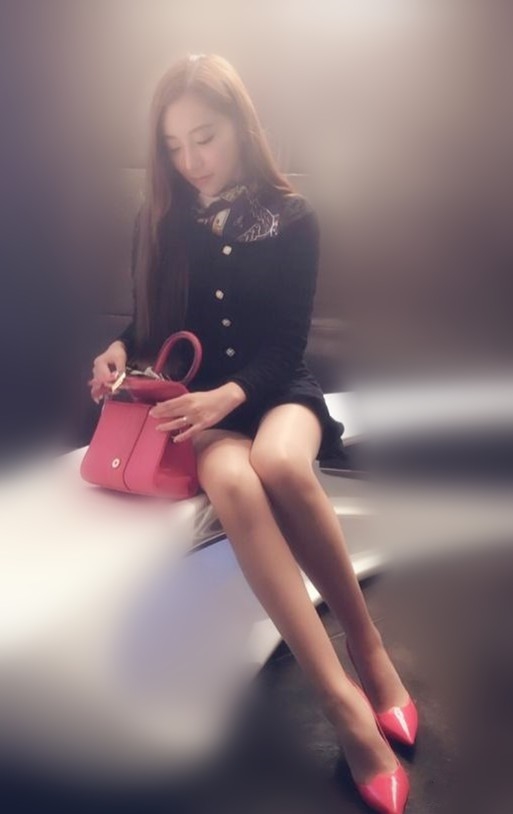 小荷  165 45 C 23  迷人OL 身材性感火辣 皮膚白嫩 水嫩緊緻肌膚 身體散發迷人奶香味 .jpg