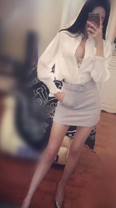 #小香包  166 E 48 25歲  上班OL 火辣輕熟女 兼職 不老天后 白皙 長腿迷人 用雙腿勾引.jpg