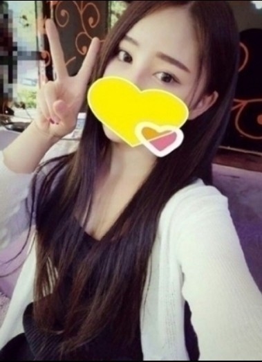 #甜妞  162 C 22歲  在床上會變一個渴望愛愛的性感小野貓 圓潤的乳房 粉紅色的嫩穴 是.jpg