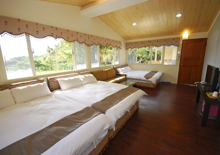 room-08-large.jpg