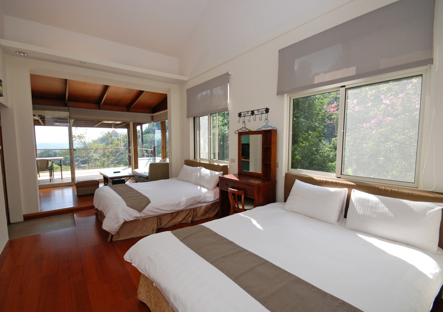 room-10-large.jpg