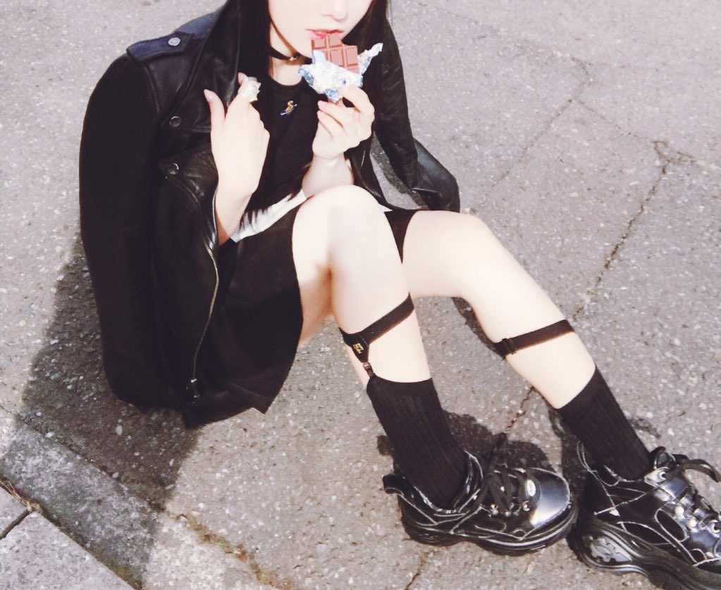 545. C6UorTOUsAEU-25..jpg