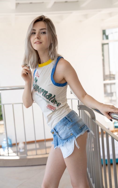 1849032z2c7032a94239a2.jpg