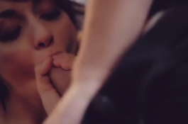 工作放一邊快來舔下邊