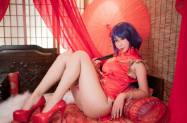 Money冷冷 高雄紅旗袍