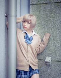 C91コミケ1日目現役JKレイヤーReoNa、おっさんカメコ集団に