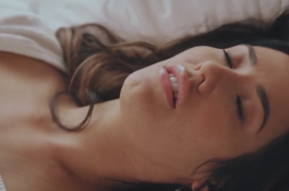 Eva Lovia Catches