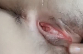 看她這麼癢...很想幫她止癢