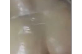 包著保鮮膜做床上運動..厲害的減肥法